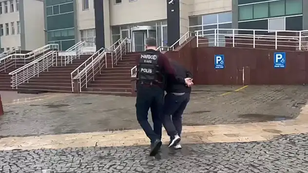 İranlı yolcunun makatından uyuşturucu çıktı