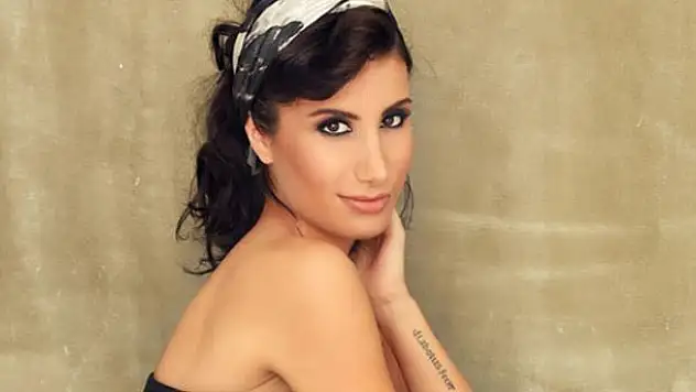 İrem Derici sahnede fenalaştı
