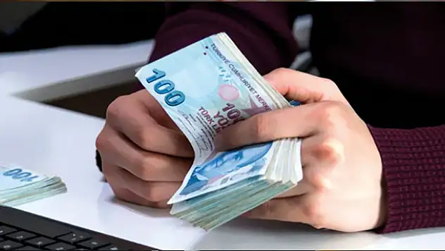 İş arayana 900 TL