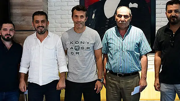 İş insanlarından Konyaspor'a100 bin liralık bağış