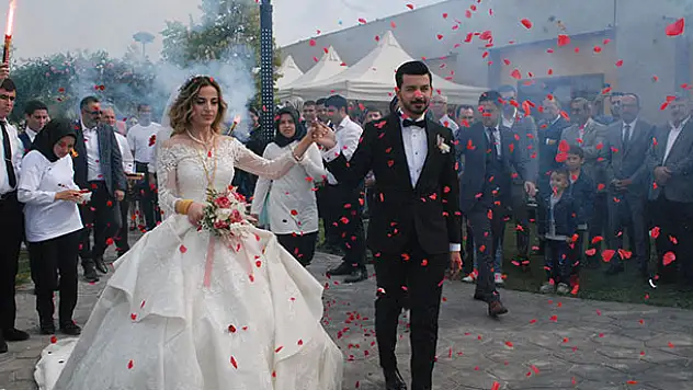 İş ve siyaset dünyasını buluşturan düğün