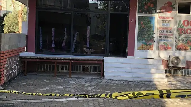 İş yerine kurşun yağdırdı, 14 yaşındaki çocuk koltuğun arkasına saklanarak kurtuldu
