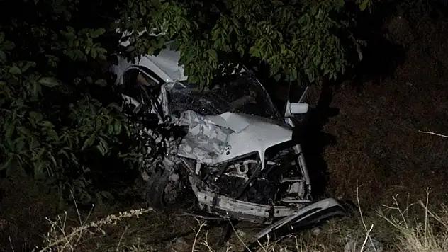 İşçi servisi ile otomobil çarpıştı: 13 Yaralı
