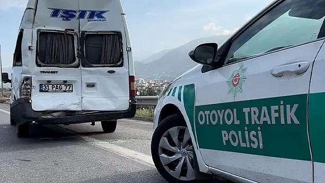 İşçi servisi tankerle çarpıştı: 11 yaralı

