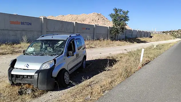 İşçileri taşıyan hafif ticari araç şarampole yuvarlandı: 6 yaralı
