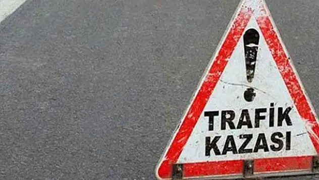 İşçileri taşıyan kamyonet direğe çarptı: 7 yaralı