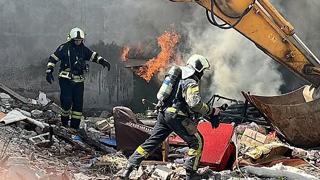 Isı yalıtım malzemelerinin olduğu kulübe yandı
