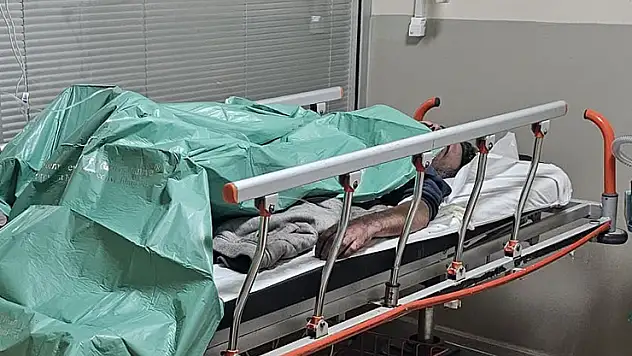 Isınmak için yaktığı ateş kıyafetlerini tutuşturdu, bacakları yandı