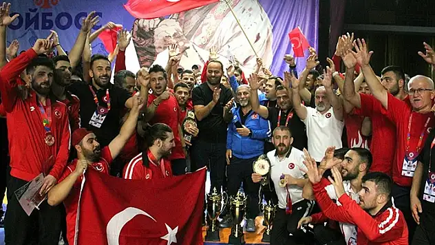 İşitme engelli milli güreşçiler dünya şampiyonu! 