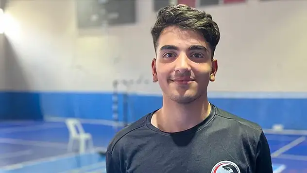 İşitme engelli milli sporcu Furkan'ın hedefi badmintonda dünya şampiyonu olmak
