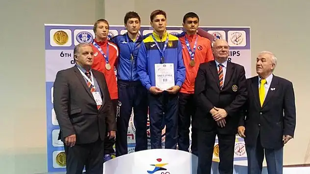 İşitme Engelli Sporcu Eskişehir'i Gurulandırdı