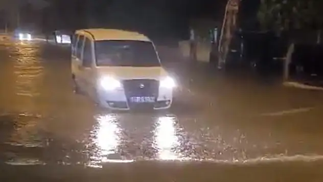 İskenderun'da sağanak etkili oldu
