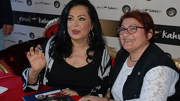 İskenderun'da Türkan Şoray izdihamı