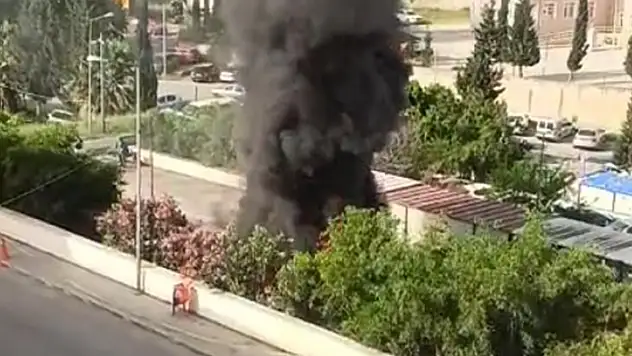 İskenderun Devlet Hastanesinde poliklinik olarak kullanılan 3 konteyner yandı
