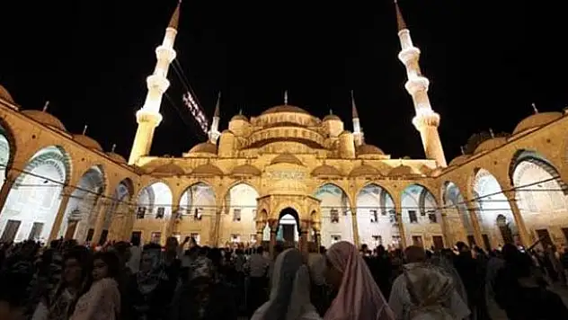 İslam Aleminin En Kutsal Gecesi Kadir Gecesi
