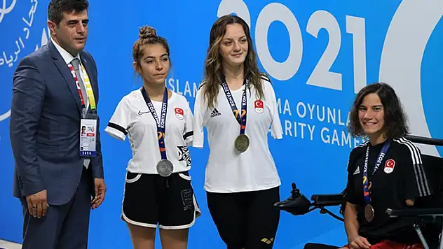 İslami Dayanışma Oyunları'nda paralimpik yüzücülerden iki günde 13 madalya
