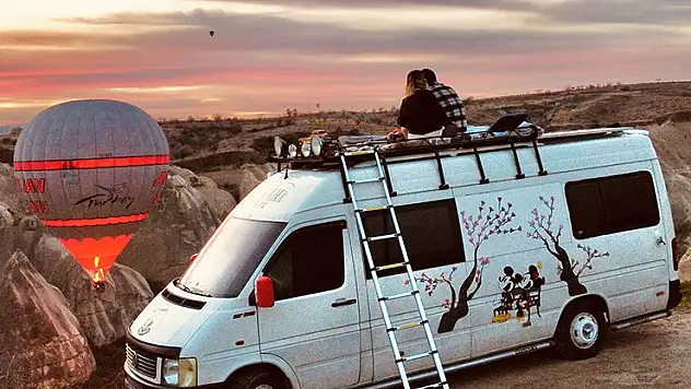 İşlerinden istifa edip, karavan hayatına geçen çift, Türkiye'yi geziyor