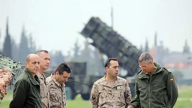 İspanyol patriot birliği göreve hazır