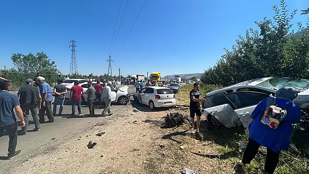 Isparta'da 4 aracın karıştığı zincirleme kaza: 2'si çocuk 9 yaralı

