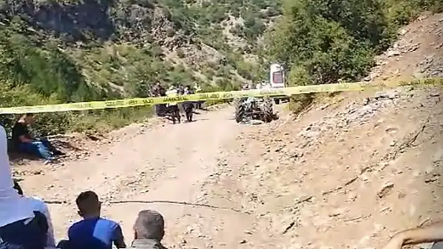 Isparta'da devrilen traktörün altında kalan sürücü hayatını kaybetti
