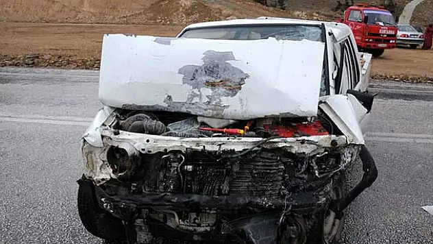 Isparta'da kamyonetle otomobil çarpıştı: 4 yaralı