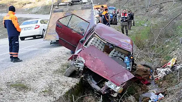 Isparta'da otomobil şarampole devrildi: 1 ölü