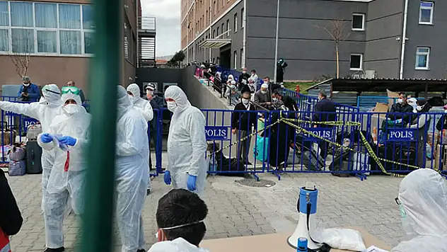 Isparta'daki test sonucu negatif çıkan 293 umreci Konya'ya gönderildi