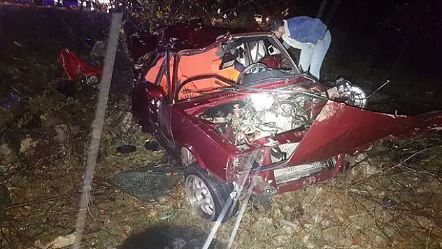 Isparta-Konya karayolunda otomobil takla atarak şarampole yuvarlandı: 3 yaralı