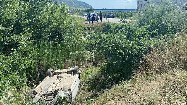 Isparta-Konya yolunda otomobil dere yatağına düştü, 3'ü çocuk 4 kişi yaralandı
