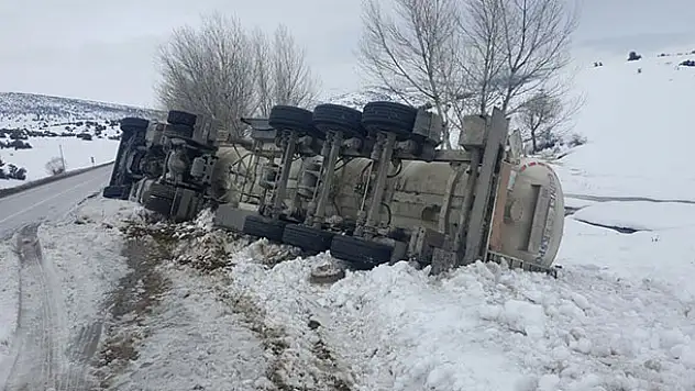 Isparta-Konya yolundaki kaza ucuz atlatıldı