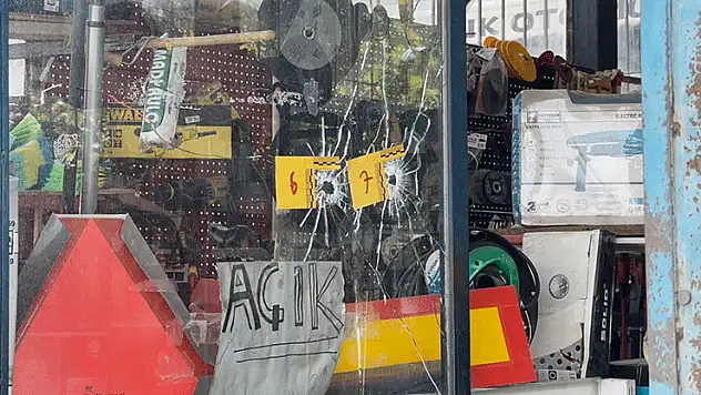 Isparta'da hırdavatçı dükkanı kurşunlandı
