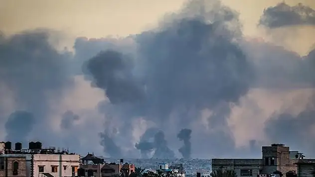 İsrail, ateşkese rağmen Gazze'nin farklı bölgelerini bombalamayı sürdürdü