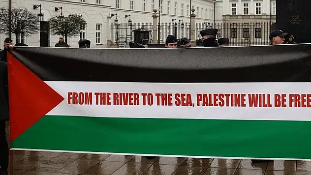 İsrail Dışişleri Bakanı'ndan 'Nehirden denize, Filistin özgür olacak' sloganının yasaklanması talebi