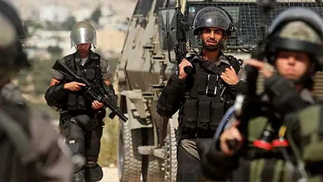 İsrail Filistin'de okul bastı