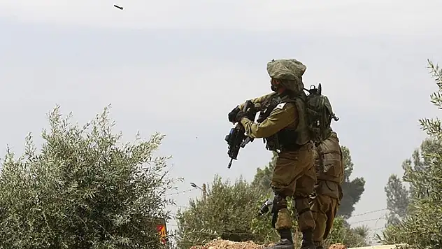 İsrail güçleri, Batı Şeria'da bir okula göz yaşartıcı gaz bombası attı

