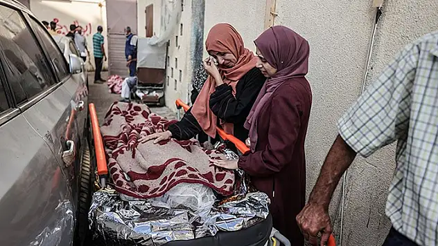 İsrail'in 300 gündür saldırılarını sürdürdüğü Gazze'de can kaybı 39 bin 480'e çıktı
