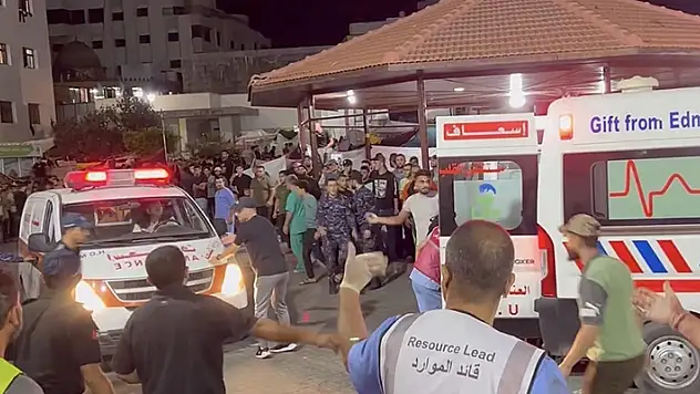 İsrail'in Gazze'deki El-Ehli Baptist Hastanesini bombalaması sonucu yüzlerce kişi öldü 
