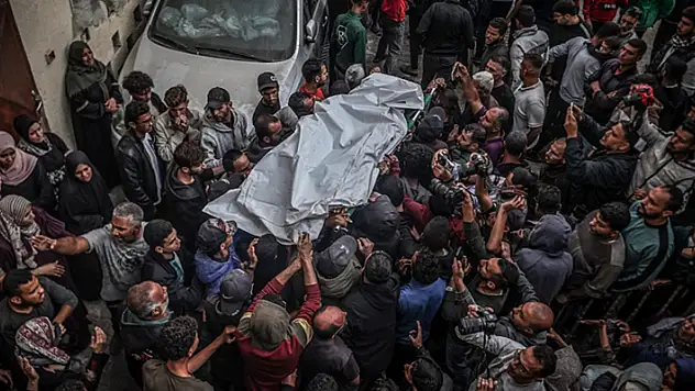 İsrail'in Gazze Şeridi'ne gece boyunca düzenlediği saldırılarda 17 Filistinli hayatını kaybetti