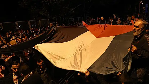 İsrail'in Gazze'ye saldırıları ABD'nin İstanbul Başkonsolosluğu önünde protesto edildi

