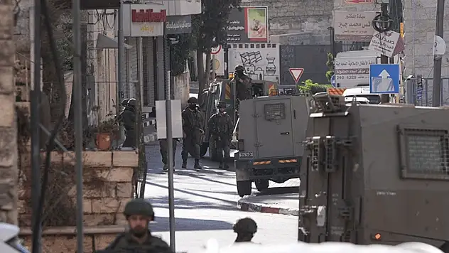 İsrail, işgal altındaki Tubas kentine buldozerlerle baskın düzenleyerek saldırı başlattı