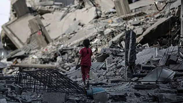İsrail ordusu, abluka altındaki Gazze'de bir günde 400 yeri vurduğunu duyurdu
