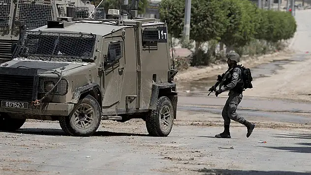 İsrail ordusu, Suriye'nin Kuneytra kırsalına baskın düzenledi