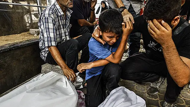 İsrail ordusunun Gazze Şeridi'ne düzenlediği saldırılarda 25 Filistinli hayatını kaybetti
