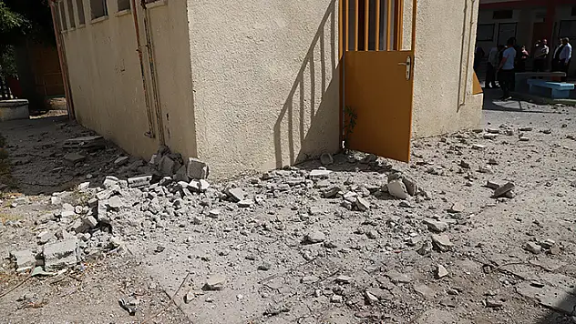İsrail saldırılarında 2 okul kullanılamaz hale geldi
