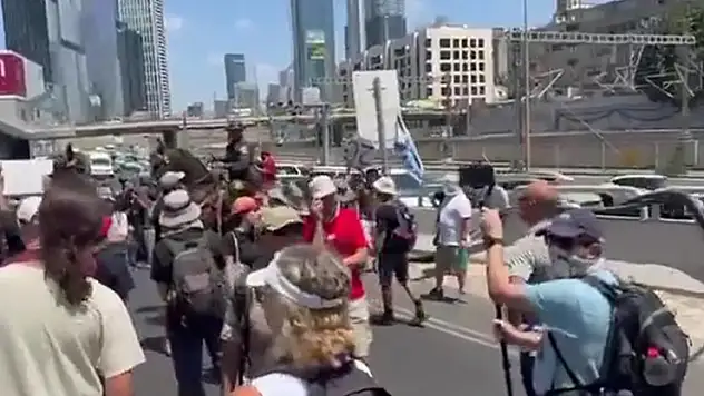 İsrail'de hükümet karşıtı grev ve protestolara 1 milyondan fazla kişi katıldı