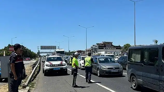 İstanbul'a dönüş çilesi başladı! Trafikte yoğunluk yaşanıyor
