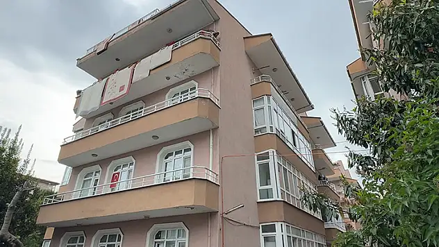 Avcılar'da riskli 4 katlı bina tahliye edilerek mühürlendi