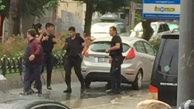 İstanbul Beyazıt'ta çevik kuvvet aracına bombalı saldırı