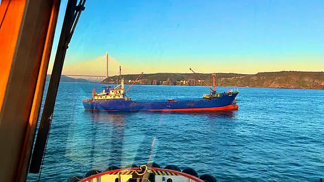 İstanbul Boğazı'nda gemi trafiği, çift yönlü askıya alındı
