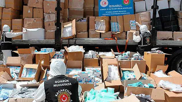 İstanbul'da 2 milyonu aşkın tıbbi koruyucu malzeme ele geçirildi